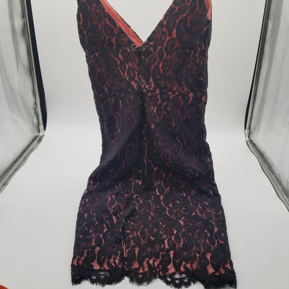 Trina Turk Black Lace & Pink Sheath Mini Dress Size 2 - Picture 1 of 6